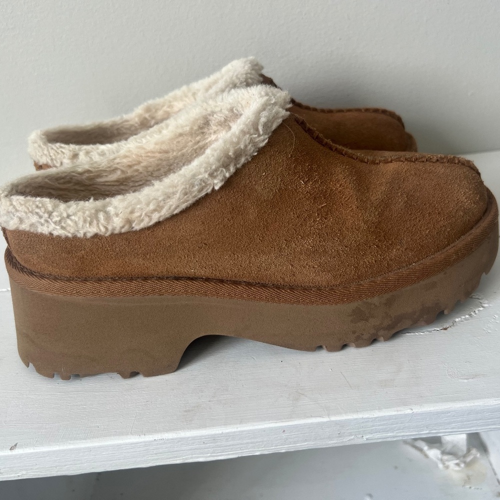 Ugg Clogs - Picture 1 of 5